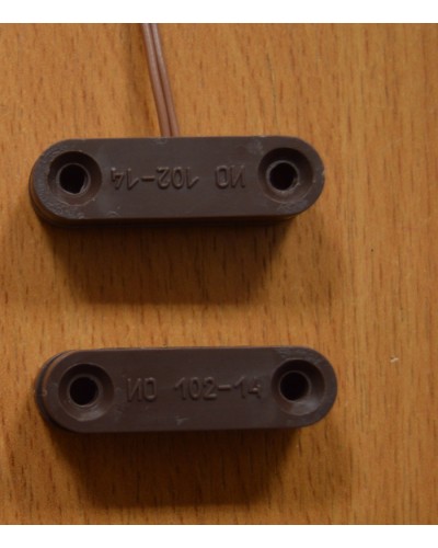 Извещатель охранный точечный магнитоконтактный Комплектстройсервис ИО 102-14 (коричневый) в Самаре Извещатели охранные Pintop.ru